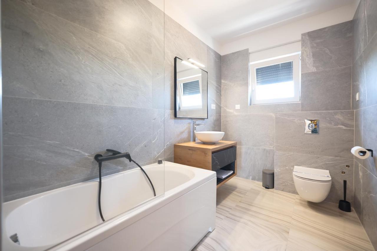Rhapsody In Green - Luxury Villa In Zadar Crno Luaran gambar